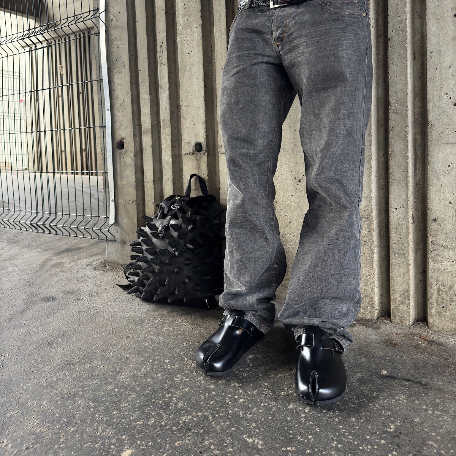 Iconic Black GOAT Tabi Split Toe Shoes Luxurious Leather Suede Comfort Free Socks