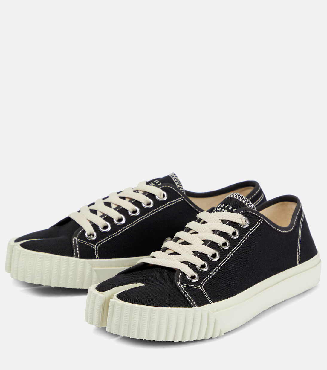 Stylish Canvas Tabi Lows: Iconic Split-Toe Sneakers, Free Socks